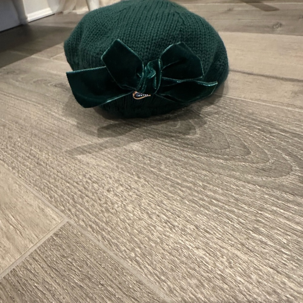 Green Knit Beret with Velvet Bow